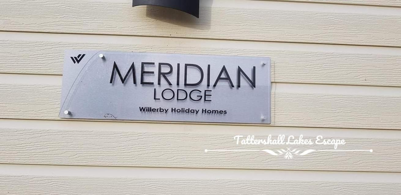 Meridian Tattershall Lakes Escape - Lakeside Lodge Caravan With A Fishing Peg Luxury Hot Tub 외부 사진