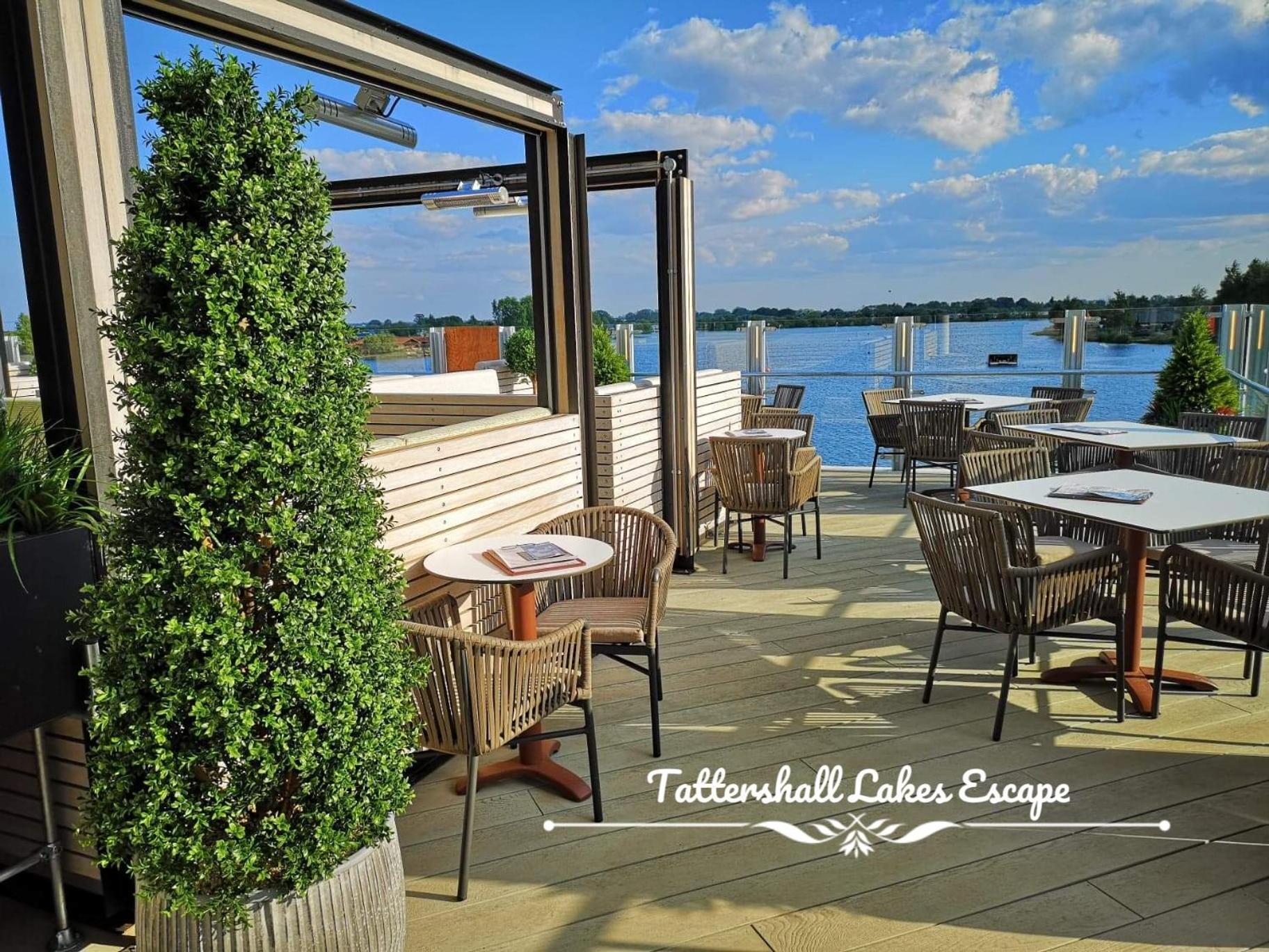 Meridian Tattershall Lakes Escape - Lakeside Lodge Caravan With A Fishing Peg Luxury Hot Tub 외부 사진