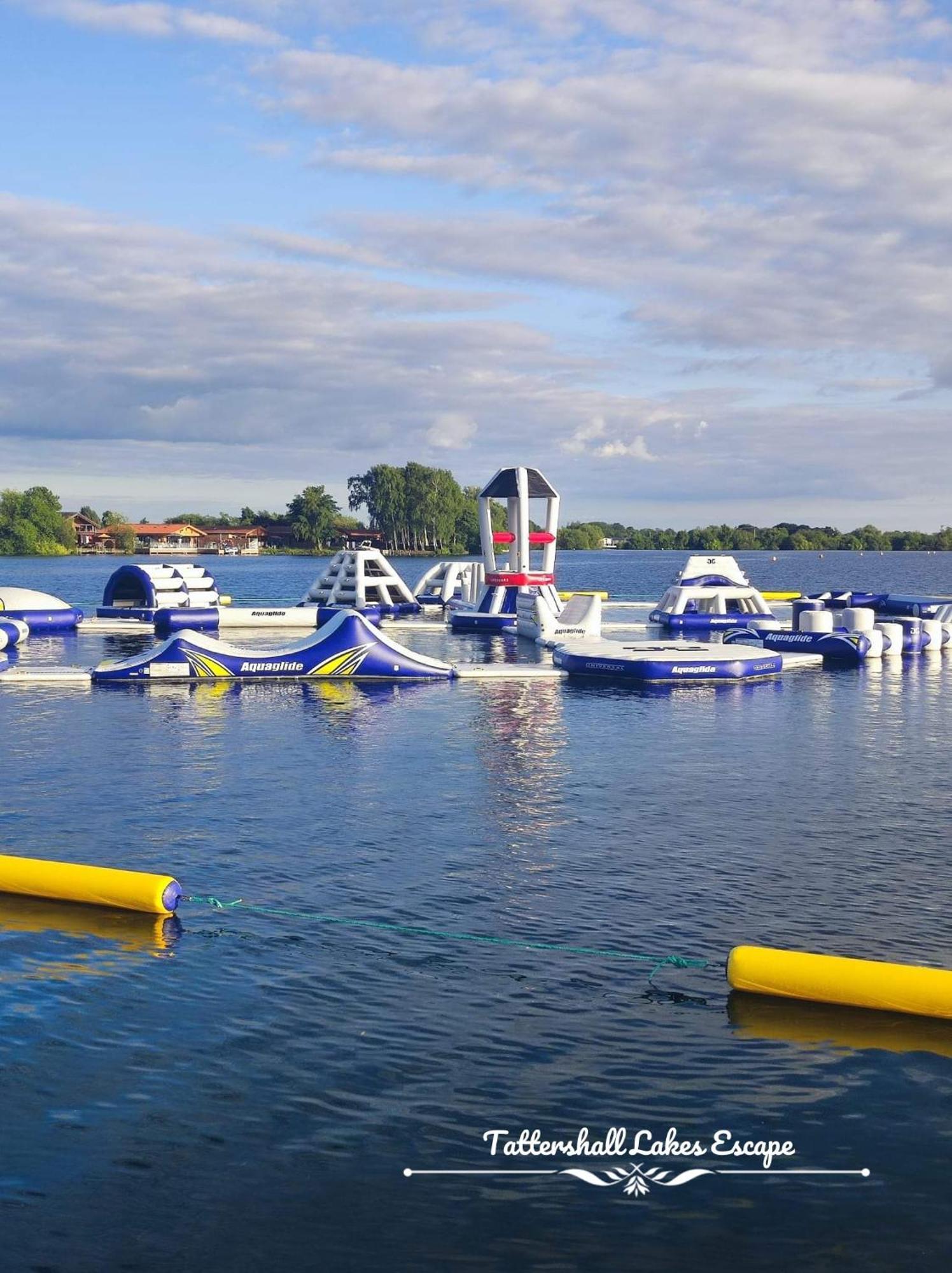 Meridian Tattershall Lakes Escape - Lakeside Lodge Caravan With A Fishing Peg Luxury Hot Tub 외부 사진
