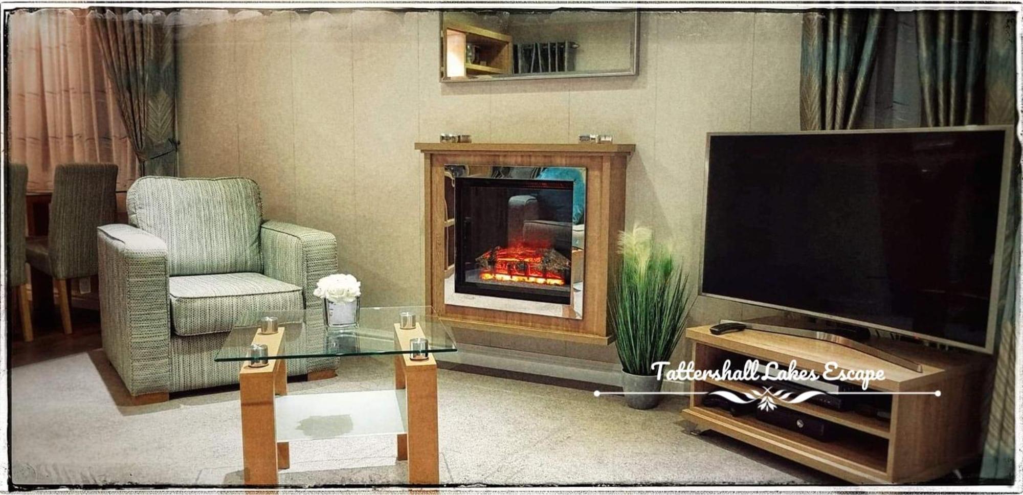 Meridian Tattershall Lakes Escape - Lakeside Lodge Caravan With A Fishing Peg Luxury Hot Tub 외부 사진