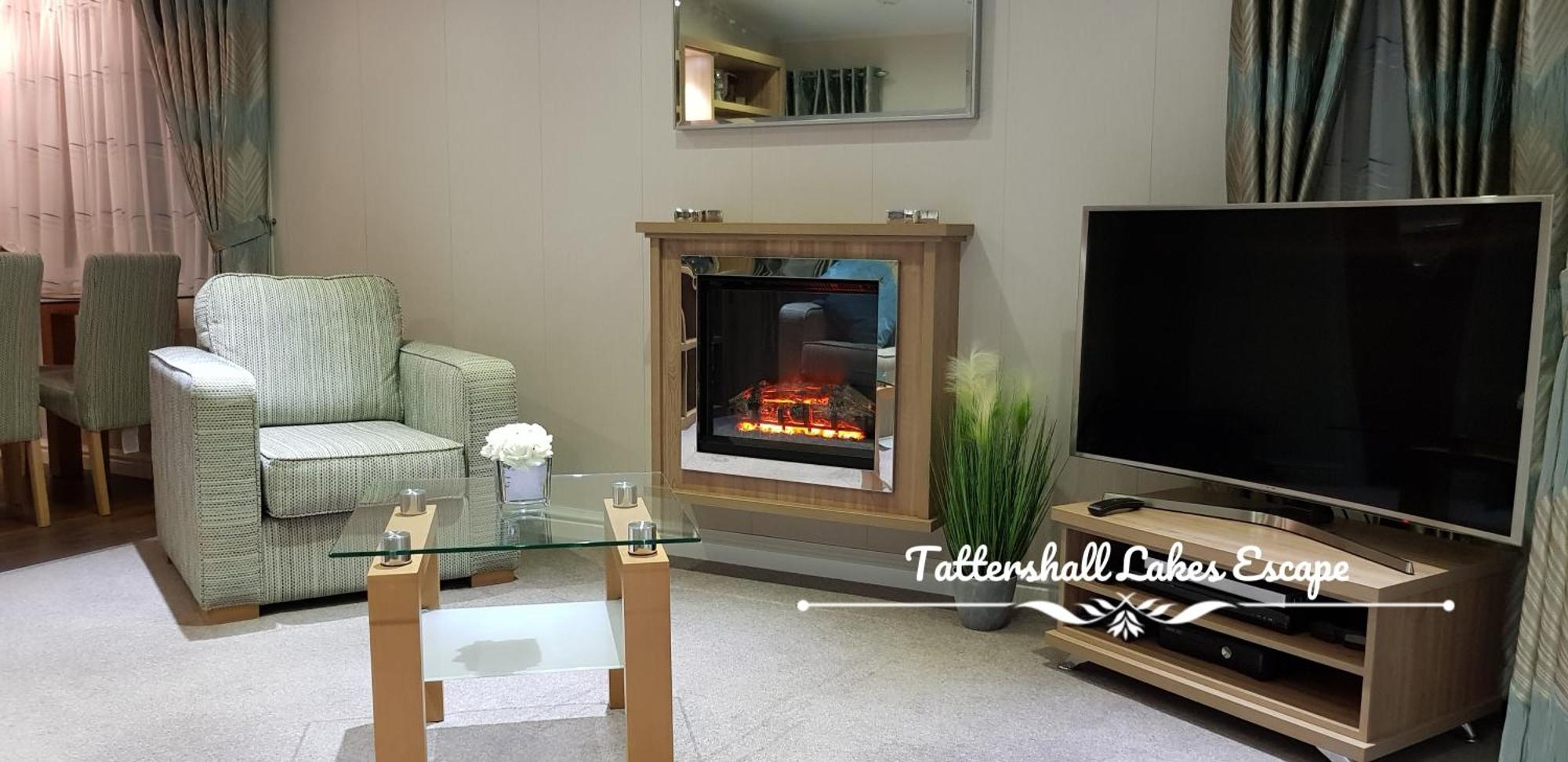 Meridian Tattershall Lakes Escape - Lakeside Lodge Caravan With A Fishing Peg Luxury Hot Tub 외부 사진